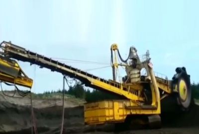 What is the difference between a bucket-wheel and a dozer